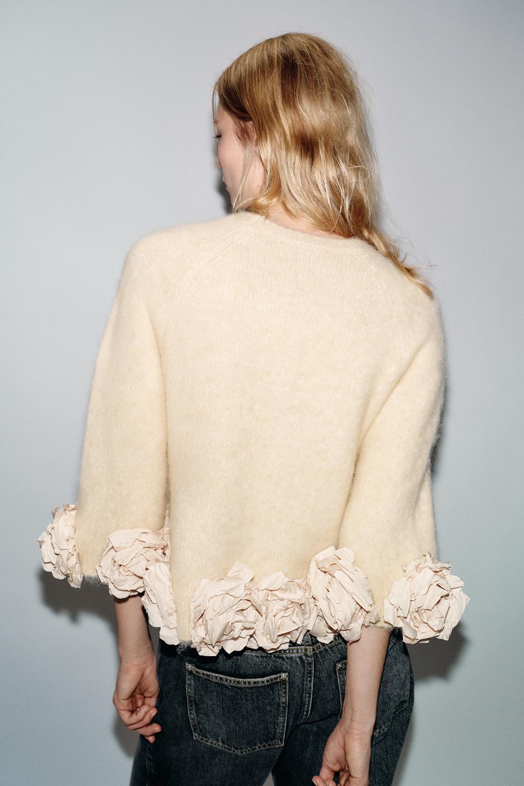 СВИТЕР С КОНТРАСТНЫМИ ЦВЕТОЧНЫМИ ДЕТАЛЯМИ