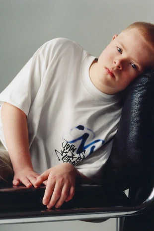 Футболка с городским принтом- Заказать в России