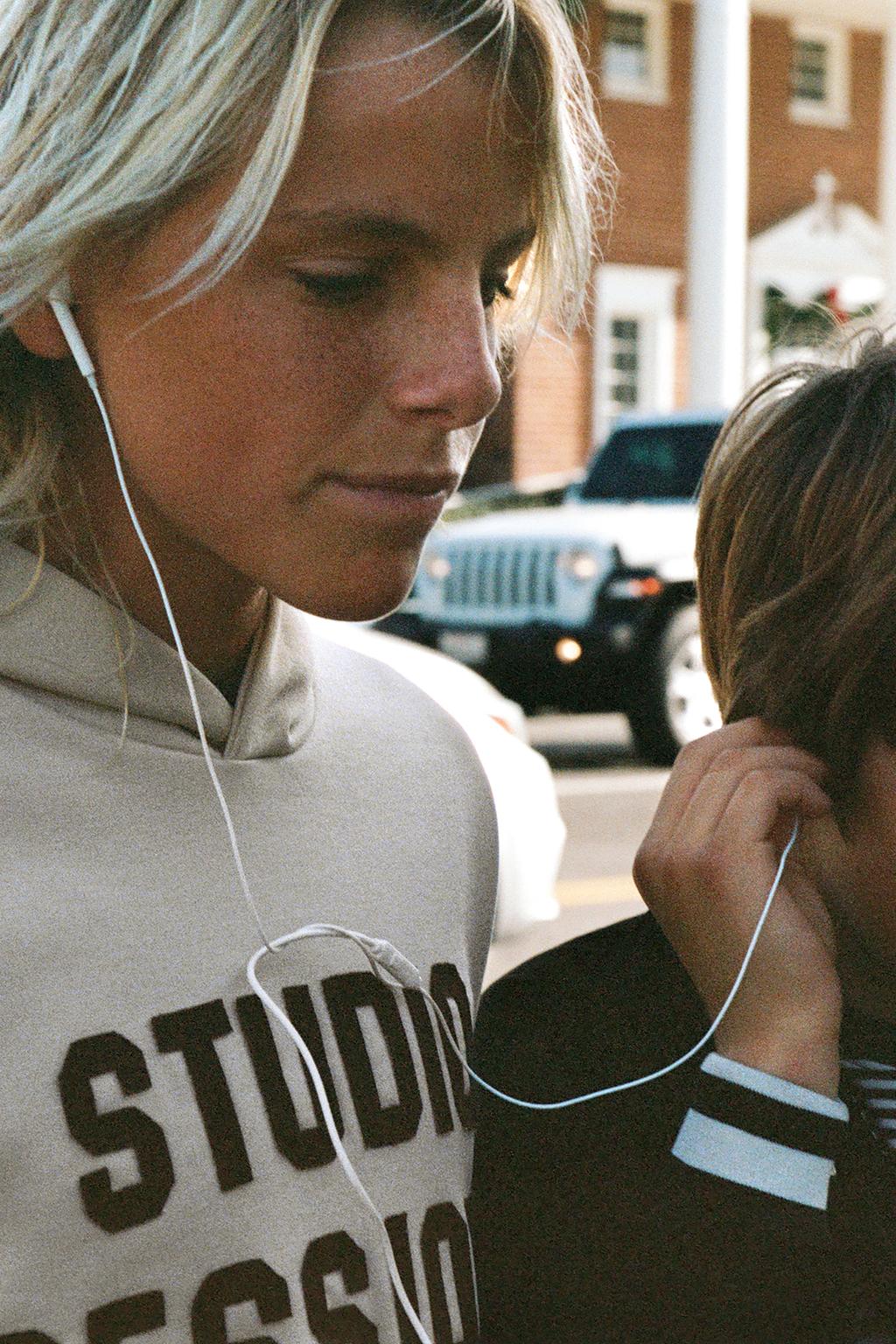 ХУДИ В СТИЛЕ ПРЕППИ ИЗ ТКАНИ ИНТЕРЛОК