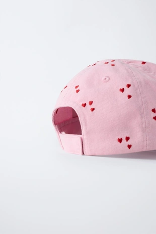 Кепка с сердцами флок- Заказать в России