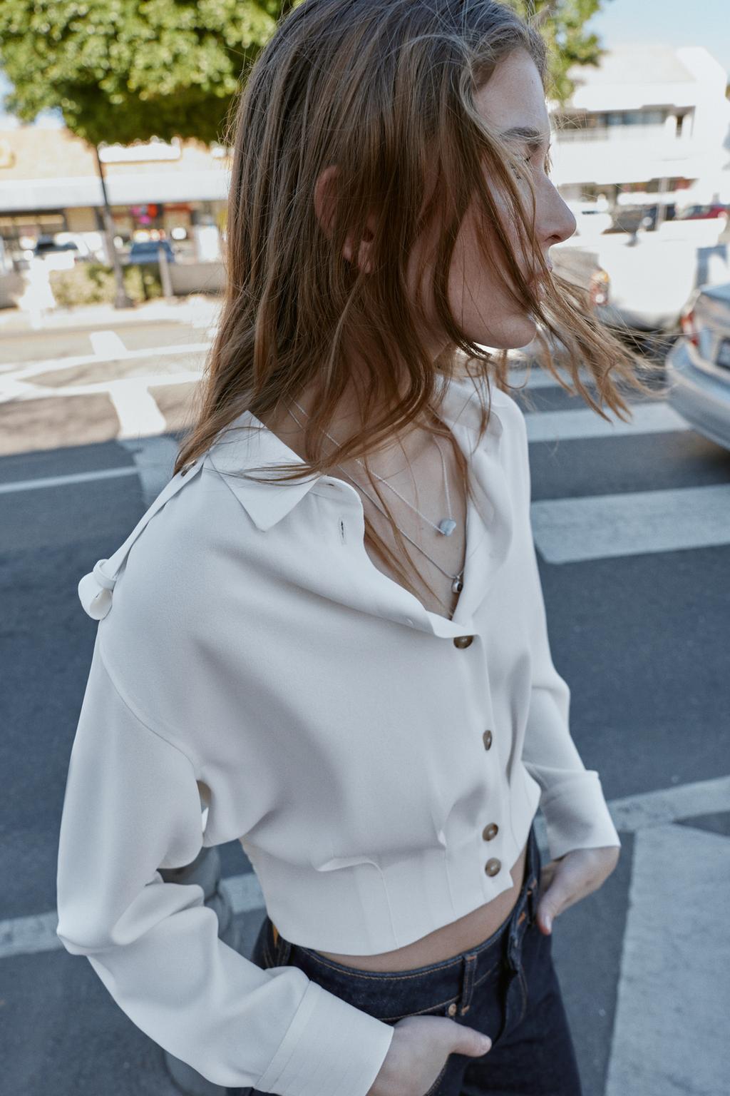 РУБАШКА С ХЛЯСТИКАМИ НА ПЛЕЧАХ