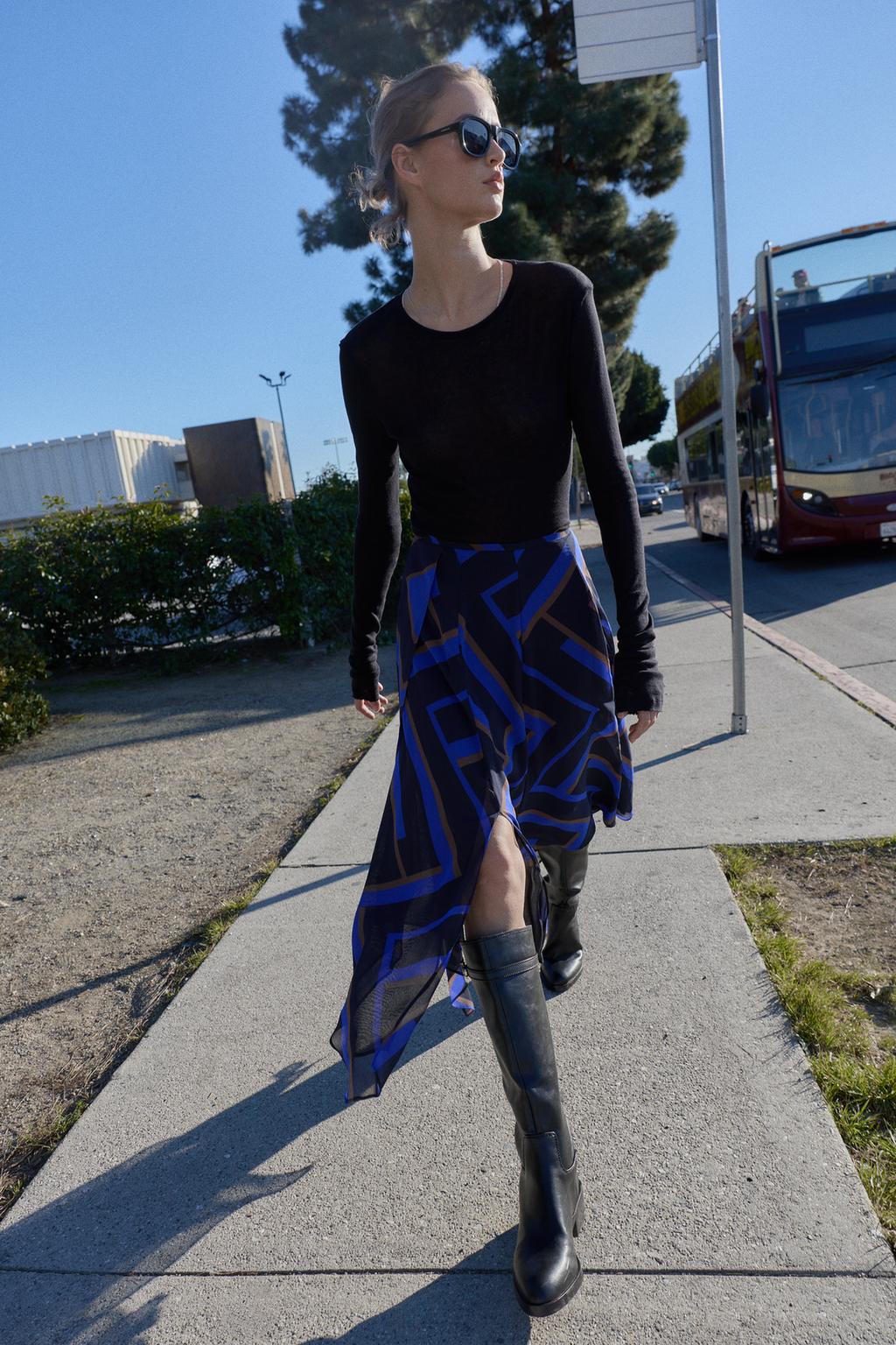 ЮБКА МИДИ АСИММЕТРИЧНОГО КРОЯ С ПРИНТОМ