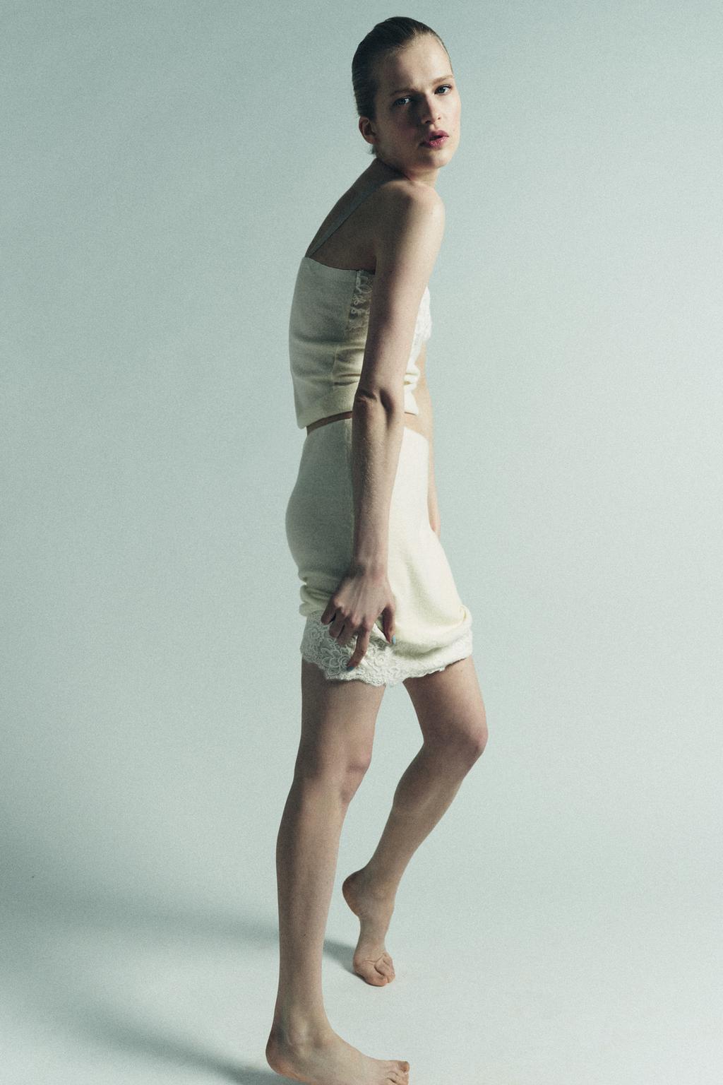 ВЯЗАНАЯ ЮБКА МИДИ С КРУЖЕВОМ И ВЫШИВКОЙ