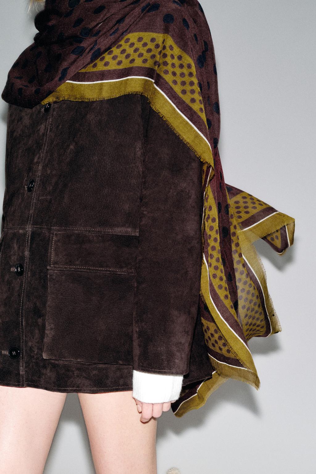 ШАРФ ИЗ ТКАНИ В ГОРОШЕК