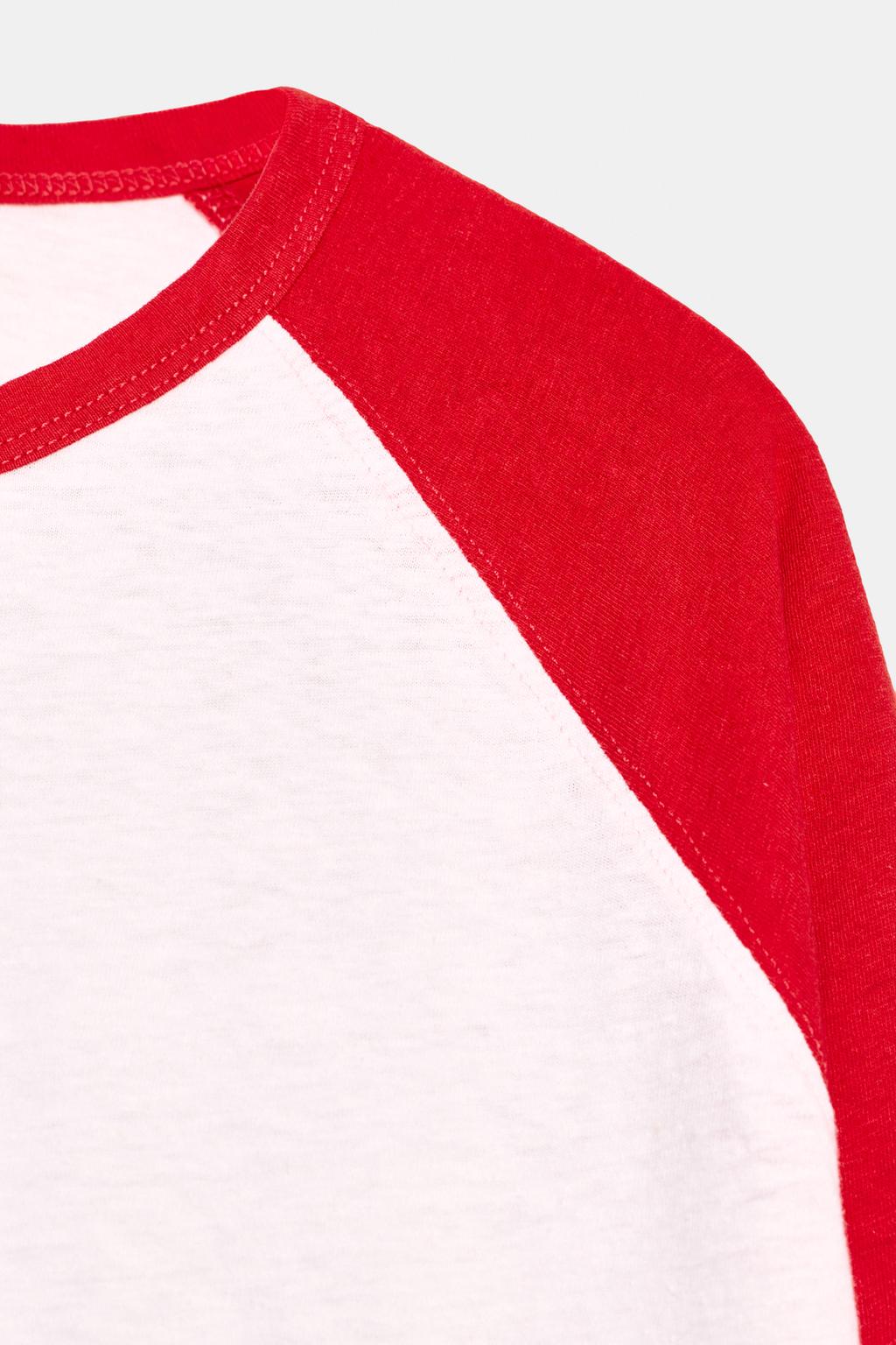 ФУТБОЛКА С ДЛИННЫМИ РУКАВАМИ И КОНТРАСТНЫМИ ЭЛЕМЕНТАМИ