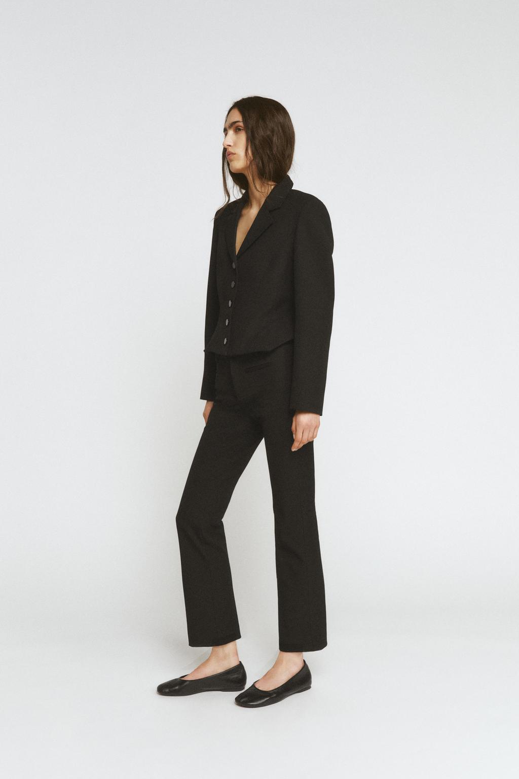 КОРОТКИЙ БЛЕЙЗЕР С ОТСТРОЧКОЙ — ZW COLLECTION