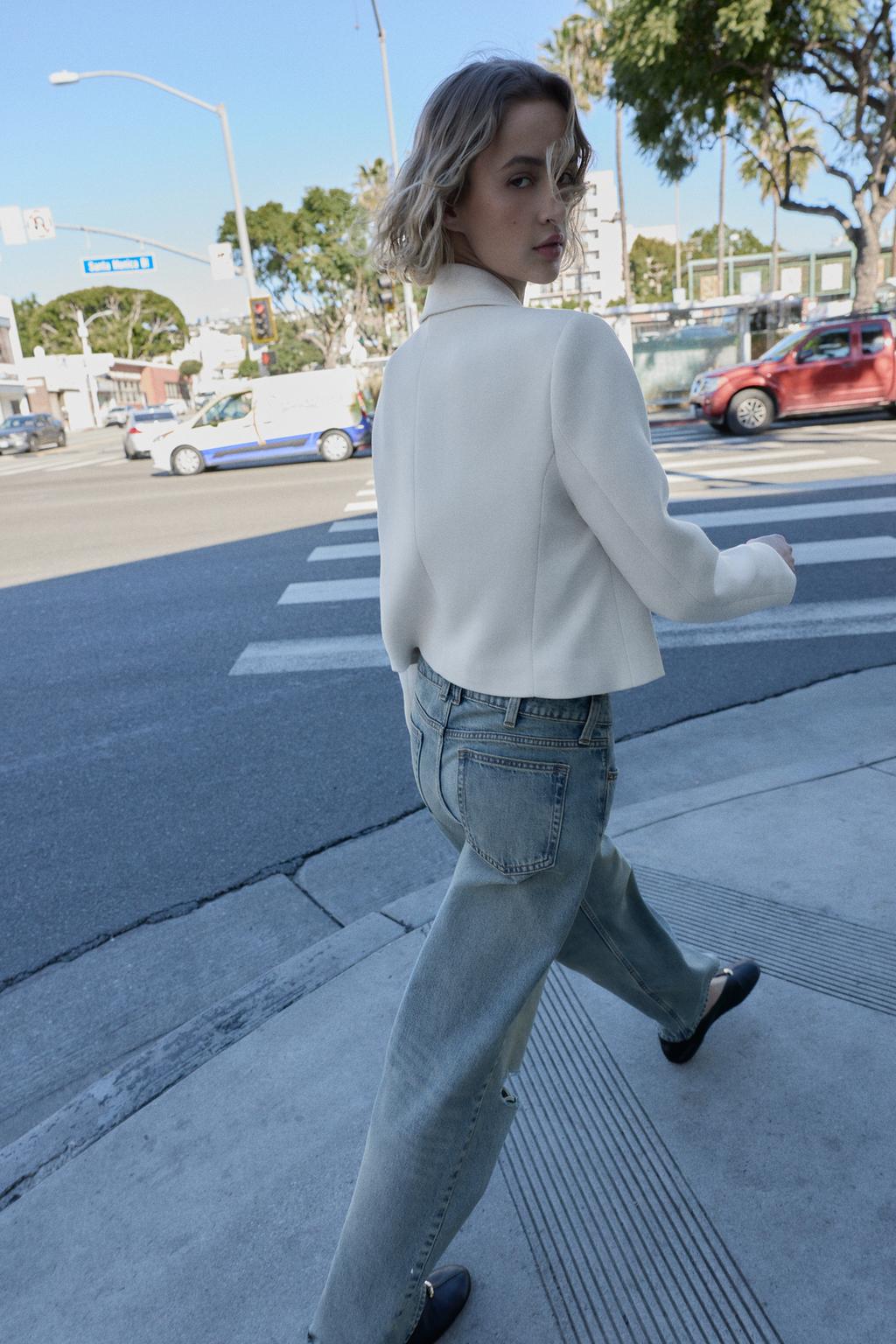 КОРОТКИЙ ДВУБОРТНЫЙ БЛЕЙЗЕР