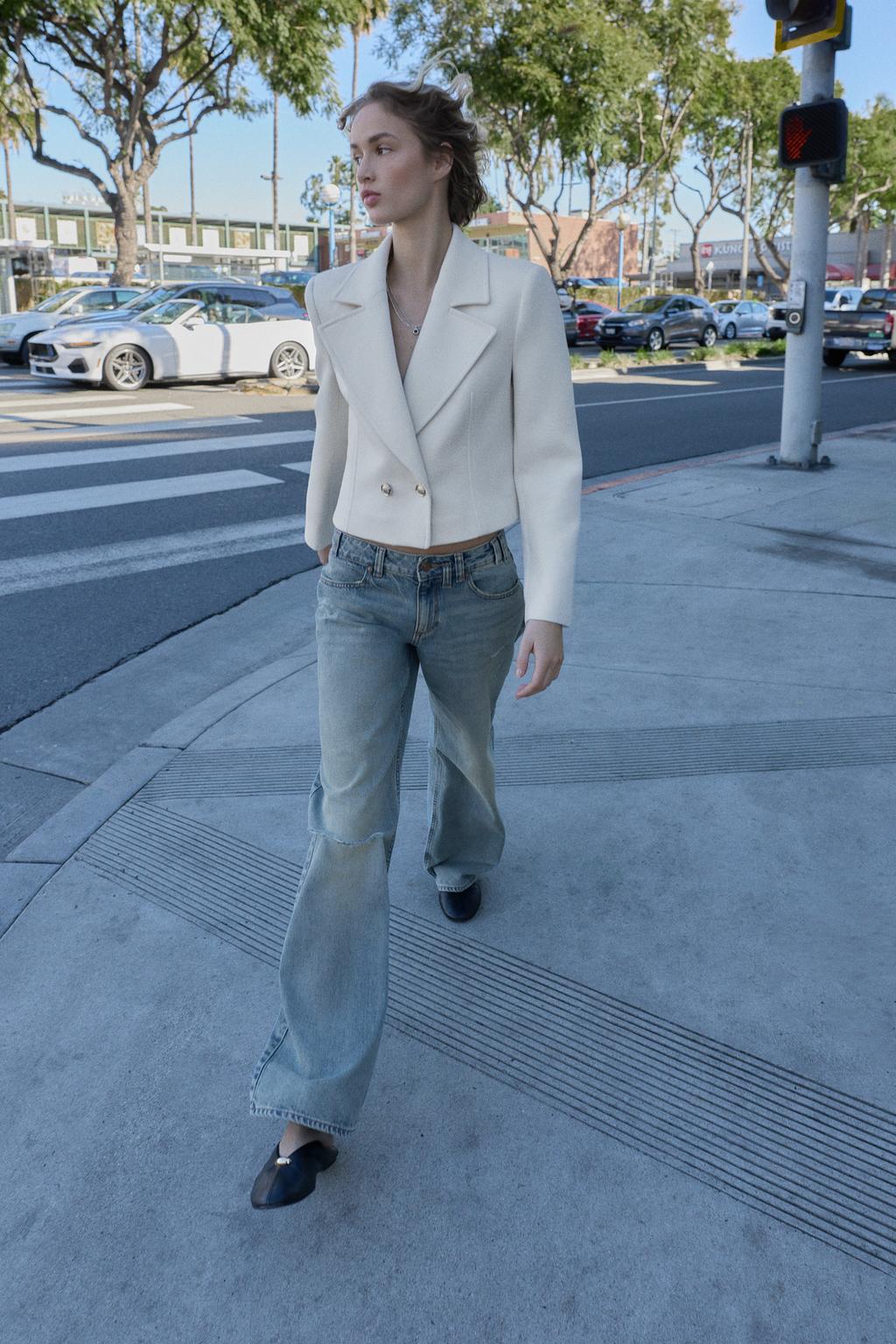 КОРОТКИЙ ДВУБОРТНЫЙ БЛЕЙЗЕР