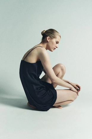 Атласное мини-платье- Заказать в России