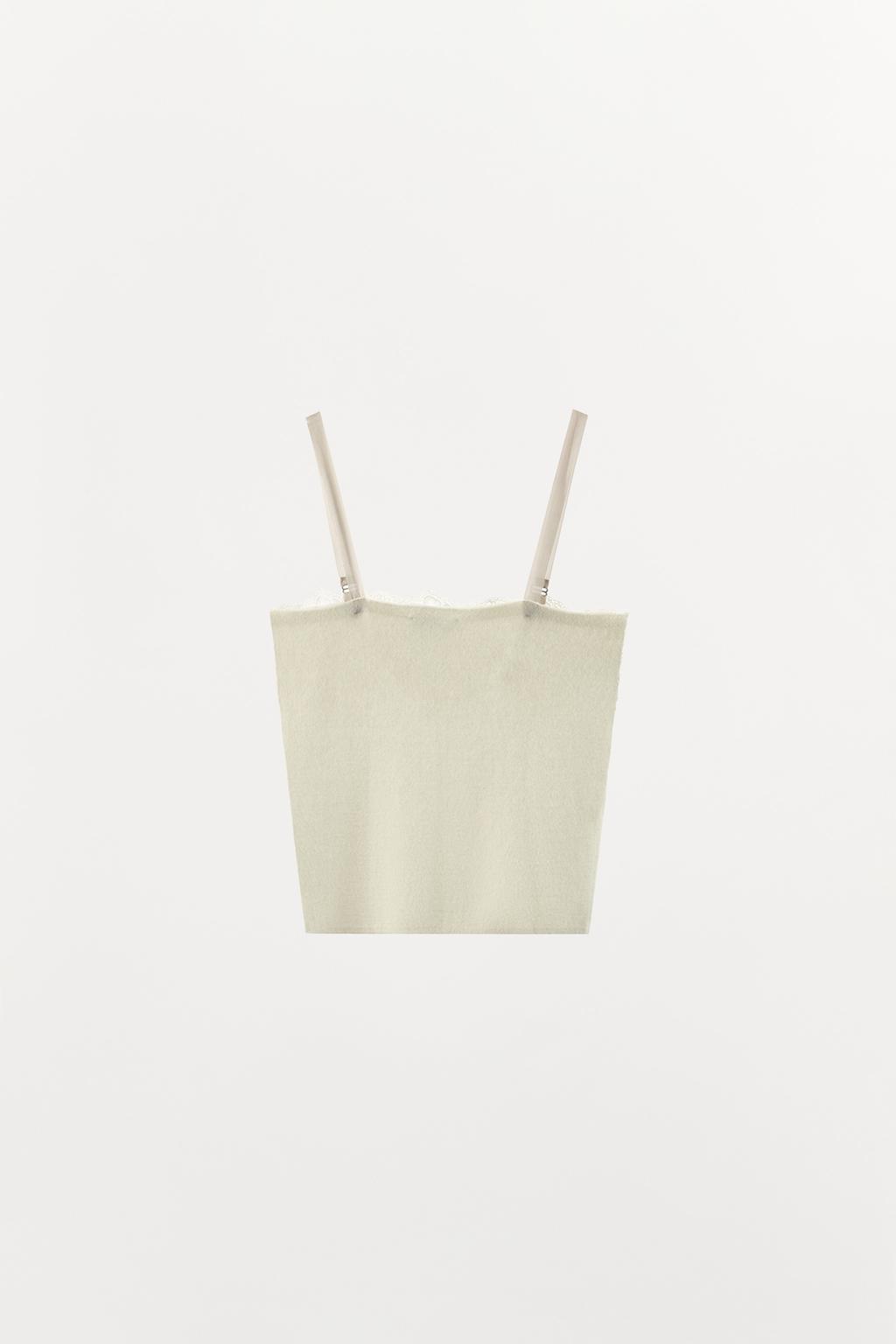 ВЯЗАНЫЙ ТОП С КРУЖЕВОМ И ВЫШИВКОЙ