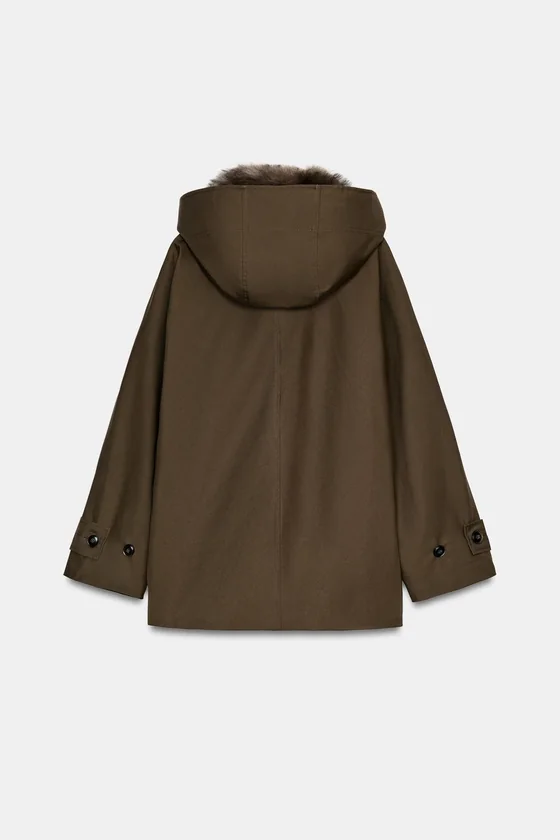 КОРОТКИЙ ТРЕНЧ С МЕХОВЫМ ВОРОТНИКОМ — коллекция Zara «ZW»