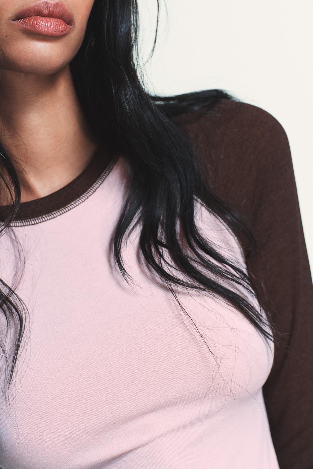 ФУТБОЛКА РЕГЛАН С КОНТРАСТНЫМИ ДЕТАЛЯМИ