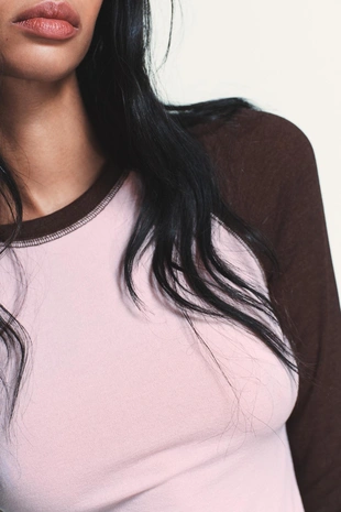 Футболка реглан с контрастными деталями