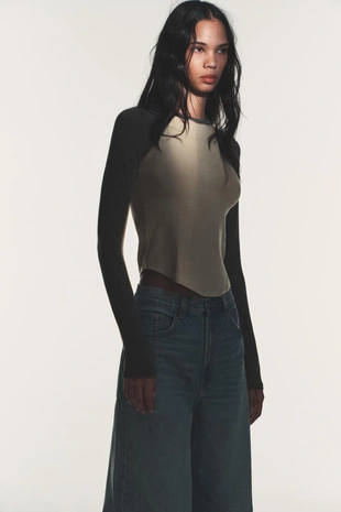 Футболка реглан с контрастными деталями- Заказать в России