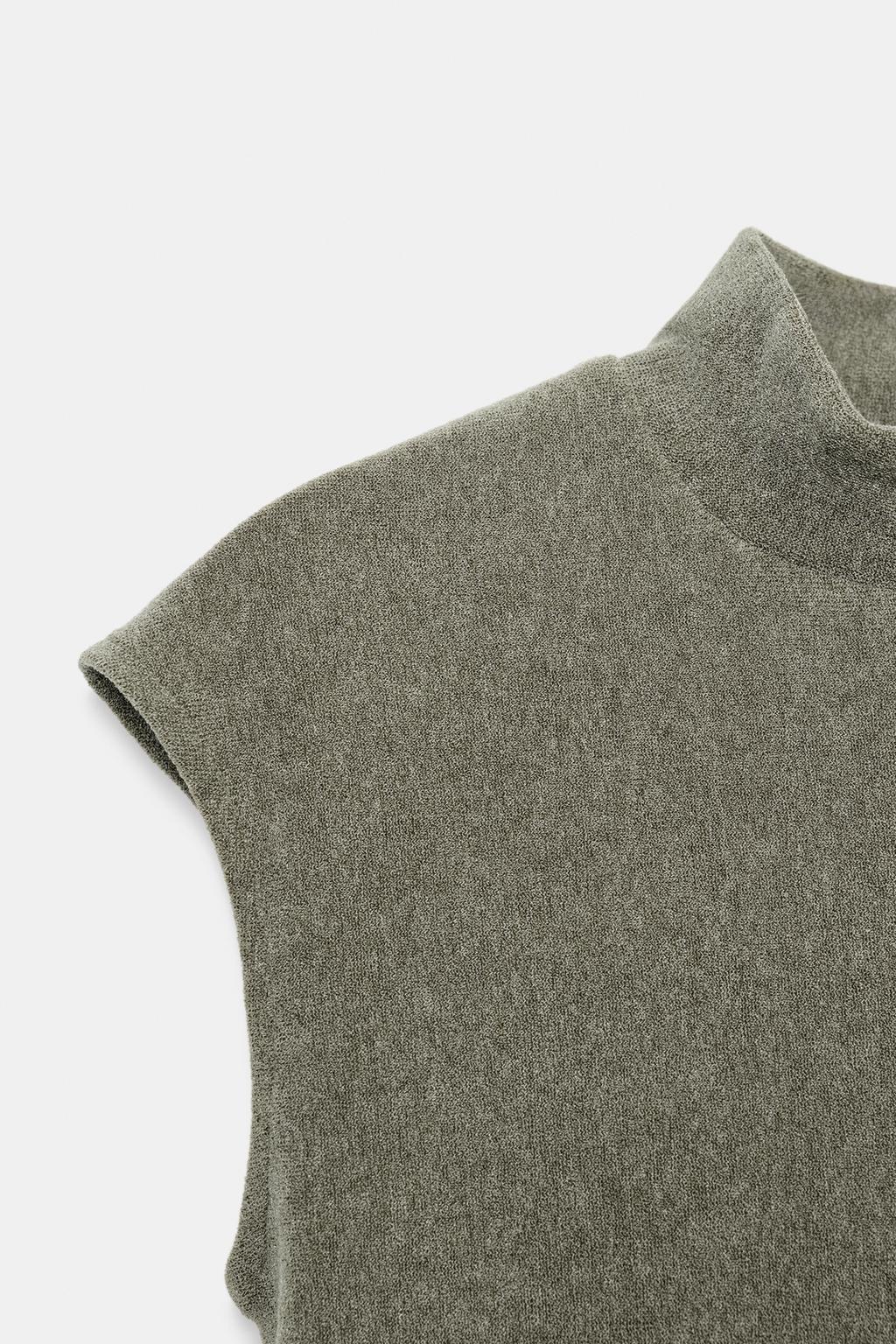 МЯГКИЙ ТОП С ВЫСОКИМ ВОРОТНИКОМ