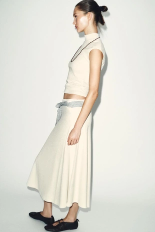 Мягкий топ с высоким воротником