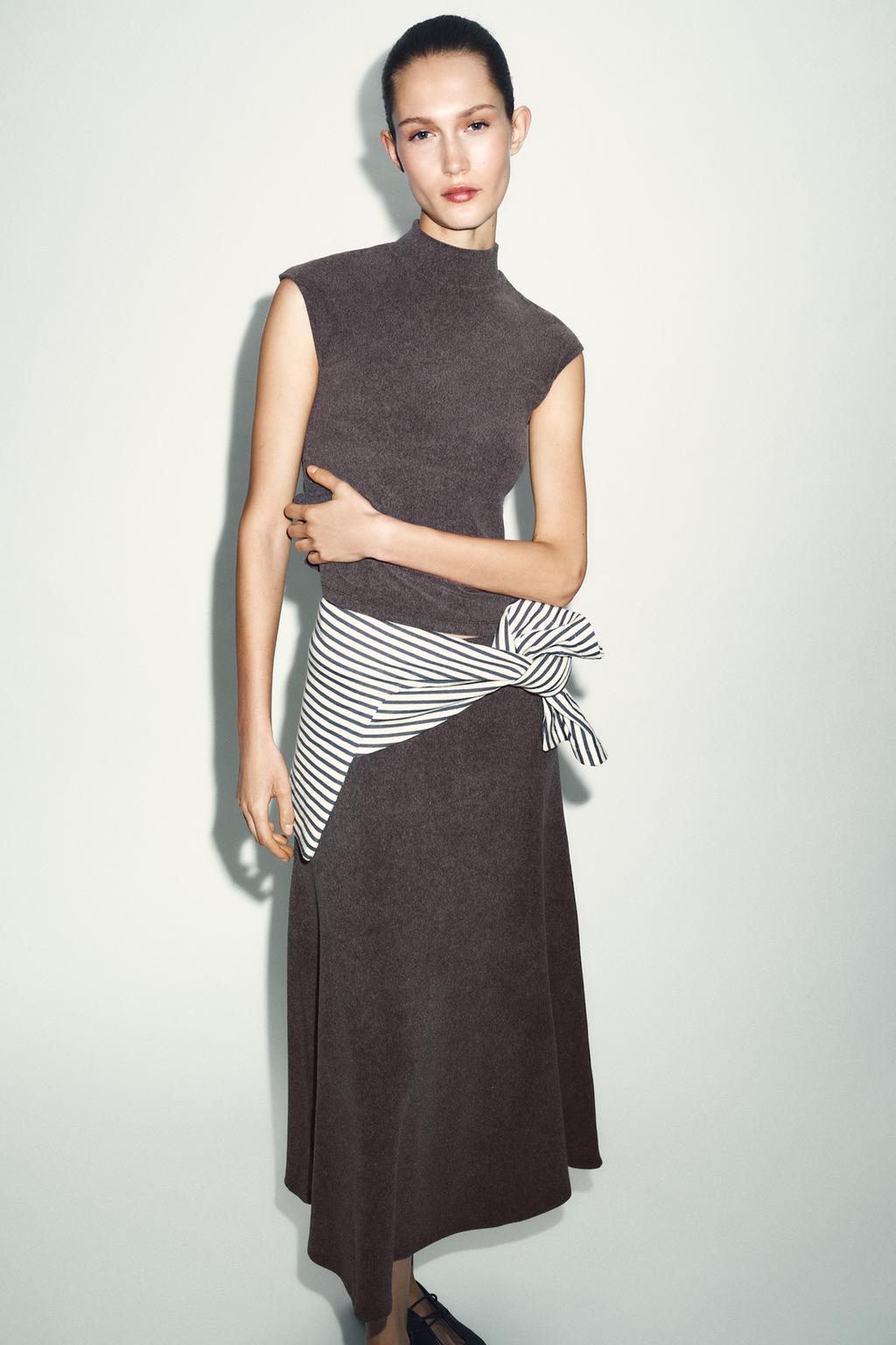 МЯГКИЙ ТОП С ВЫСОКИМ ВОРОТНИКОМ