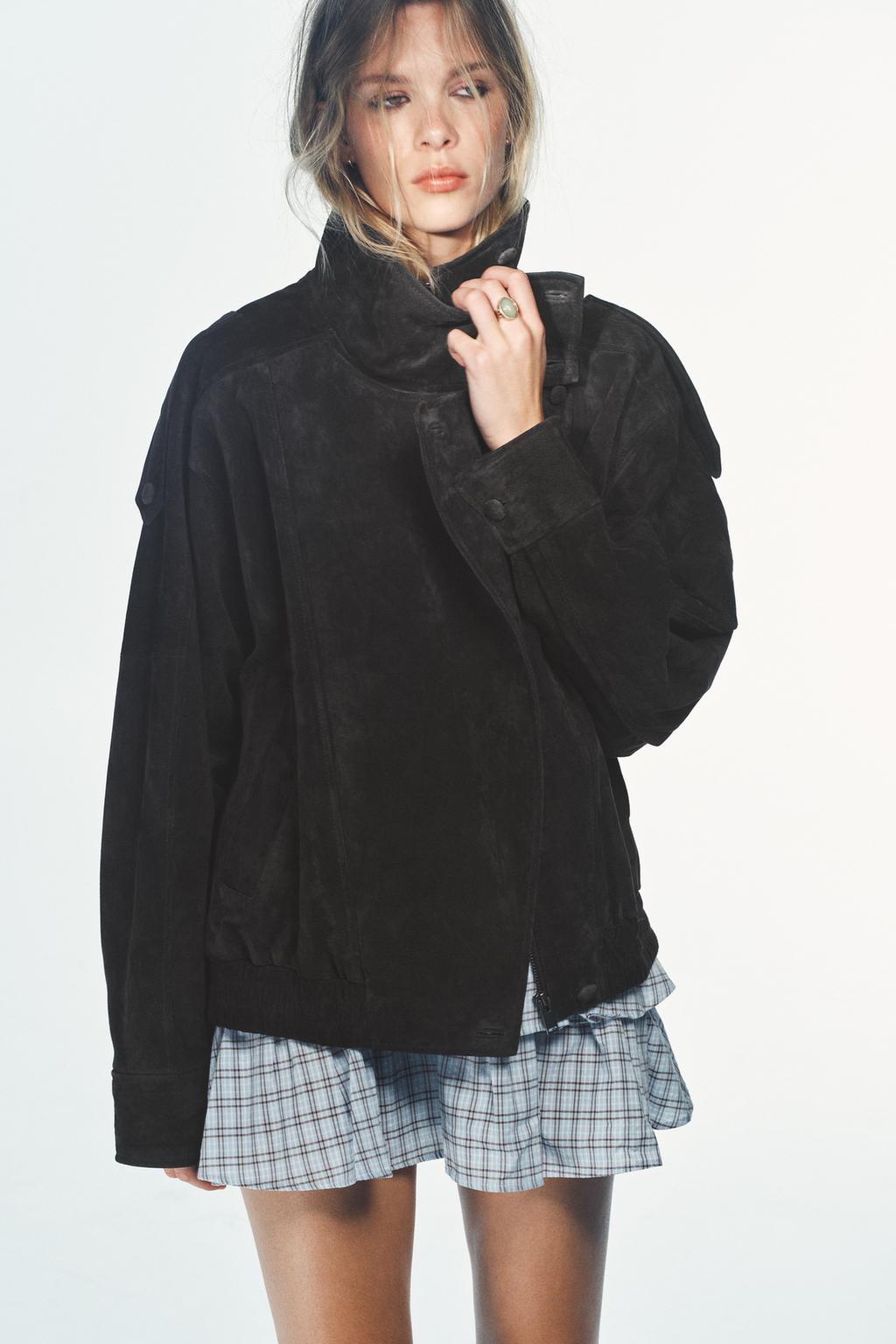 КУРТКА-БАЙКЕР ИЗ 100% ЗАМШИ С ОБТЯНУТЫМИ ПУГОВИЦАМИ