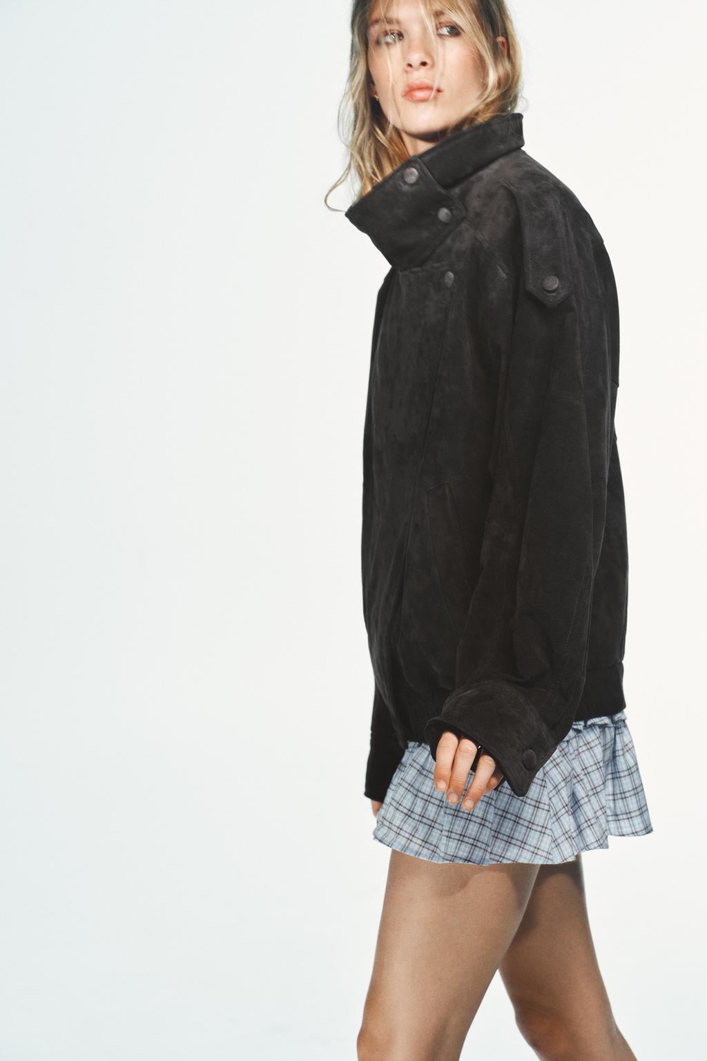 КУРТКА-БАЙКЕР ИЗ 100% ЗАМШИ С ОБТЯНУТЫМИ ПУГОВИЦАМИ