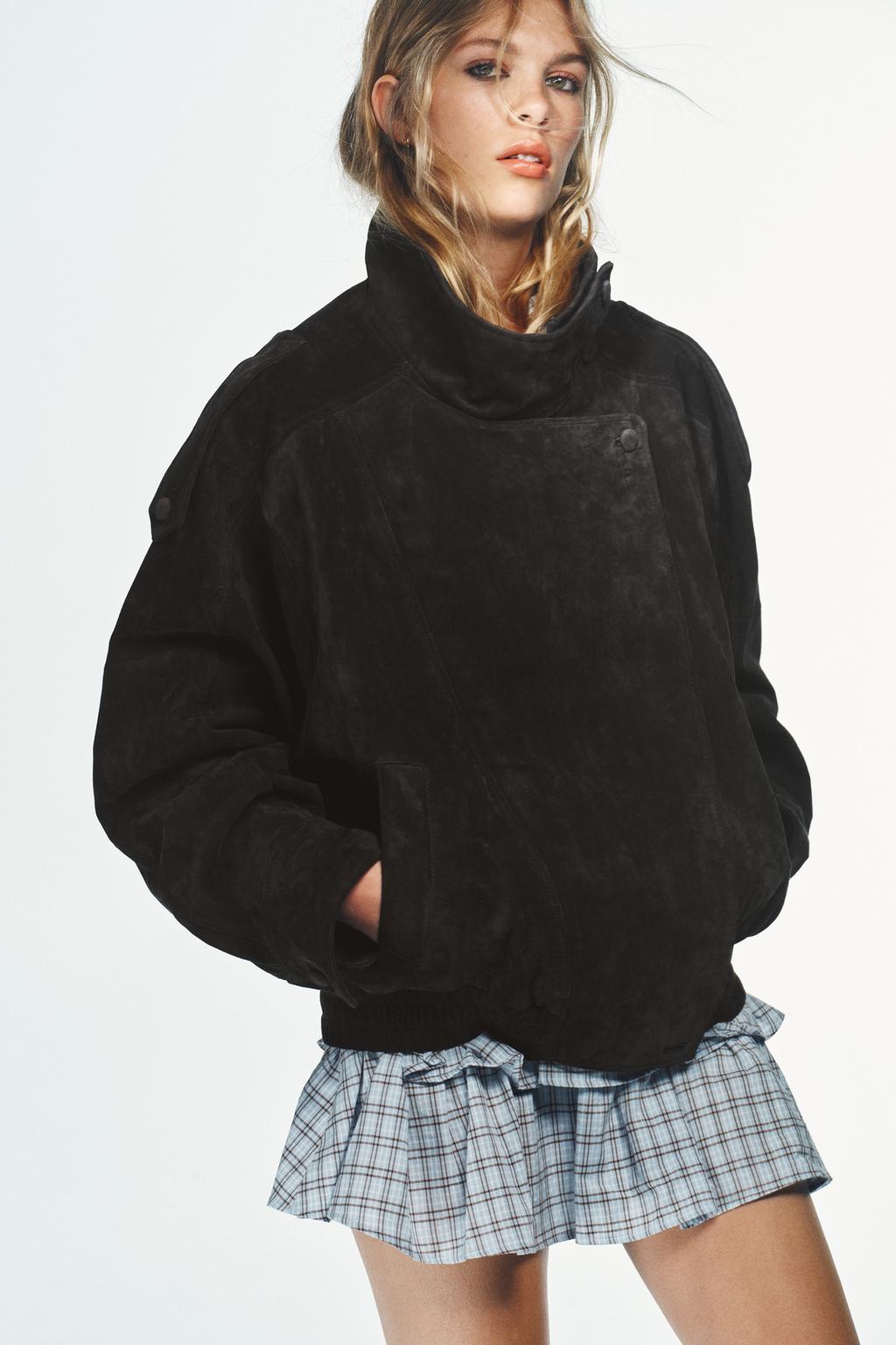 КУРТКА-БАЙКЕР ИЗ 100% ЗАМШИ С ОБТЯНУТЫМИ ПУГОВИЦАМИ