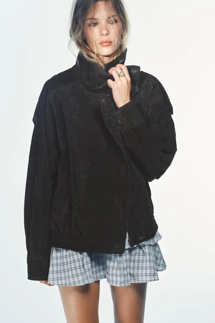 Куртка-байкер из 100% замши с обтянутыми пуговицами- Заказать в России