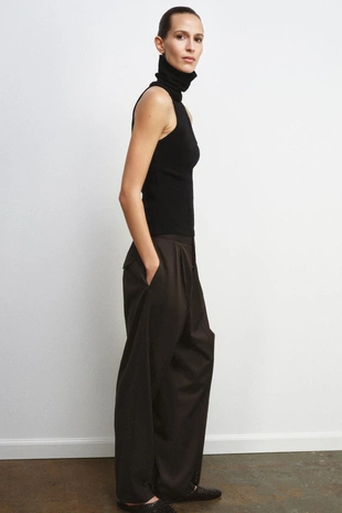 Топ с высоким воротником без рукавов- Заказать в России