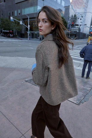 Короткое пальто из шерсти- Заказать в России