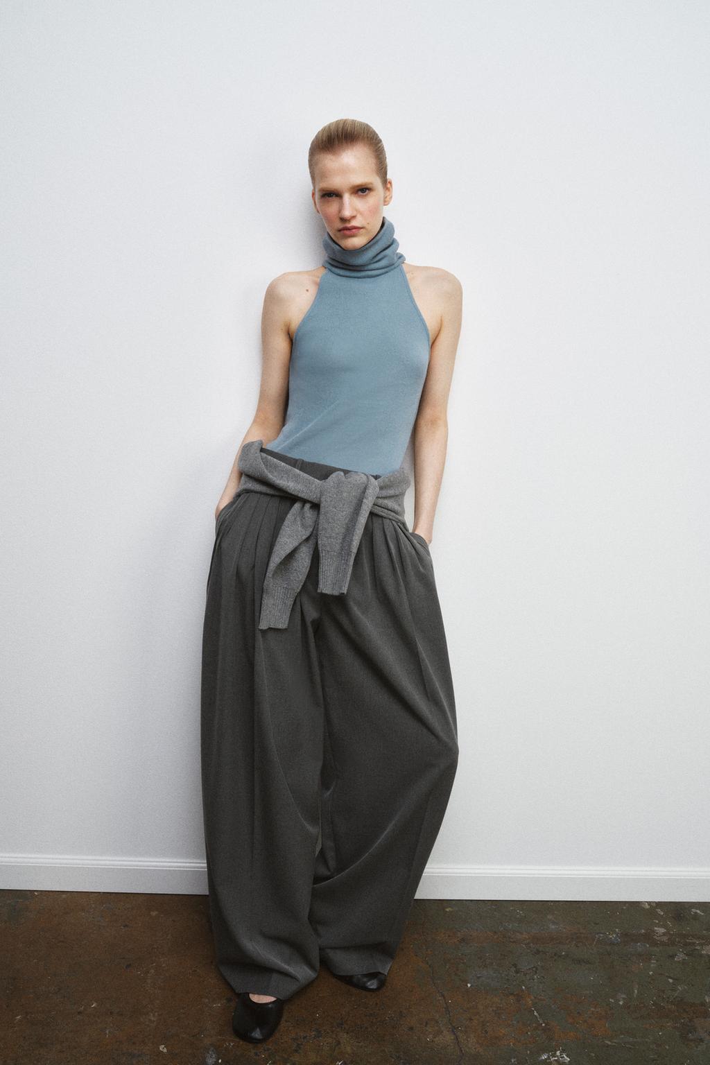 ТОП С ВЫСОКИМ ВОРОТНИКОМ БЕЗ РУКАВОВ