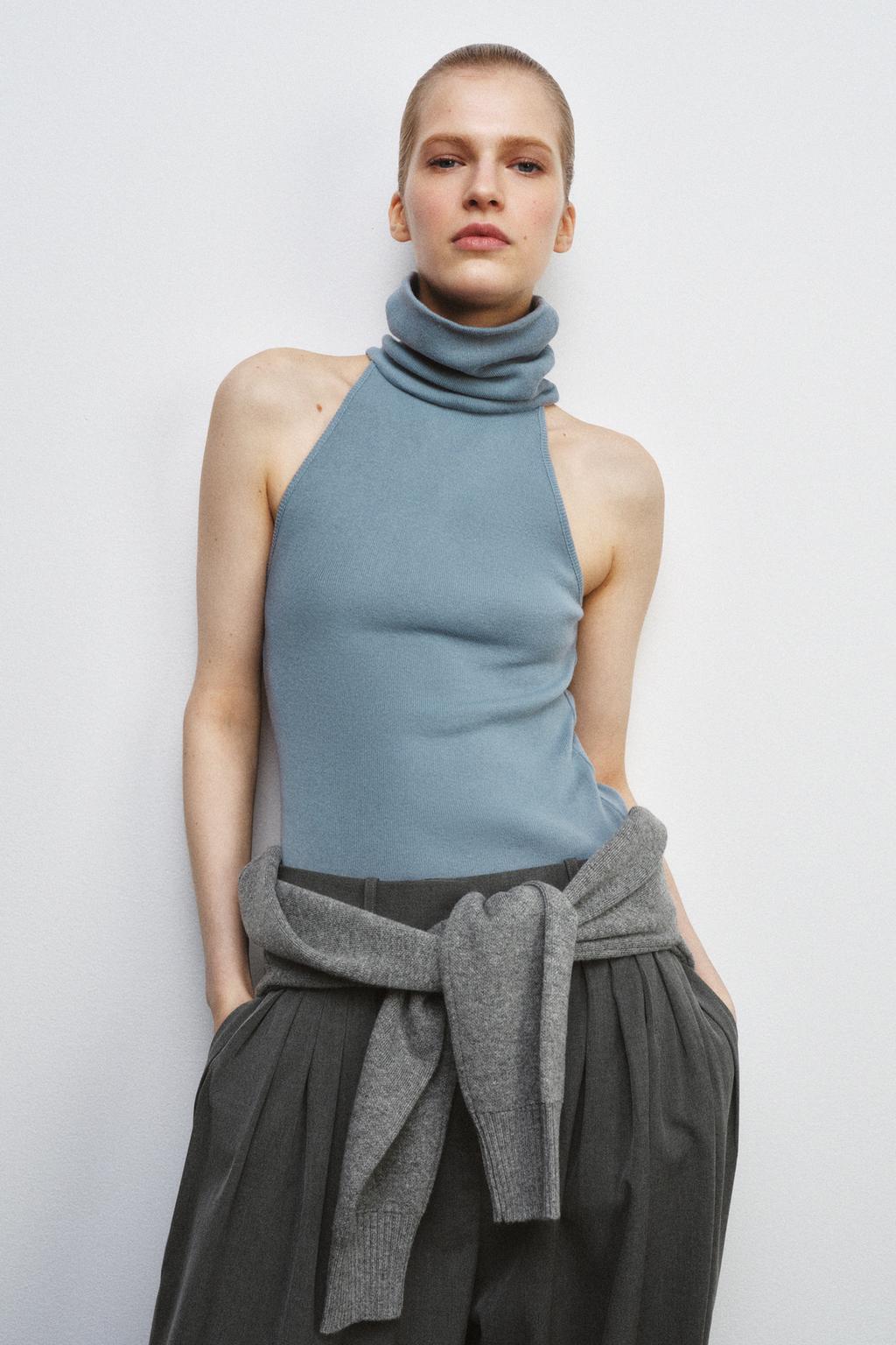 ТОП С ВЫСОКИМ ВОРОТНИКОМ БЕЗ РУКАВОВ