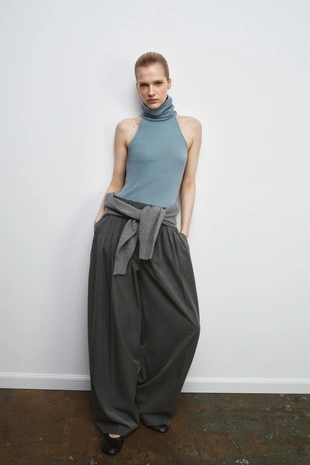 Топ с высоким воротником без рукавов- Заказать в России