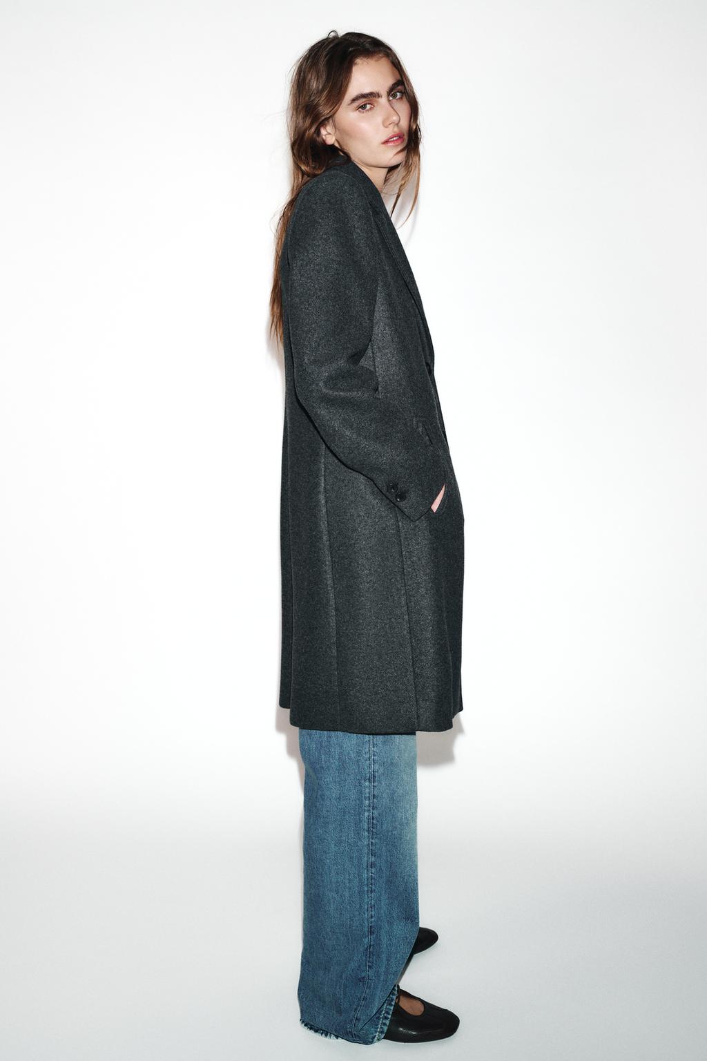 ПАЛЬТО ИЗ МЯГКОЙ ТКАНИ С ПОДПЛЕЧНИКАМИ