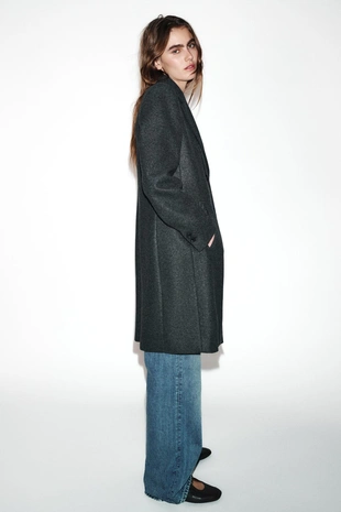 Пальто из мягкой ткани с подплечниками- Заказать в России