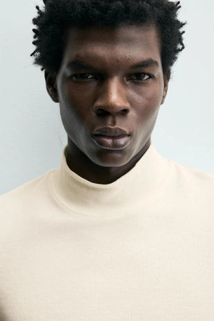 Комфортная футболка с длинными рукавами- Заказать в России