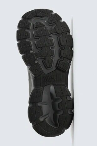 Кроссовки на объемной подошве