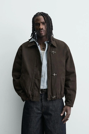 Укороченная куртка с аламарами- Заказать в России