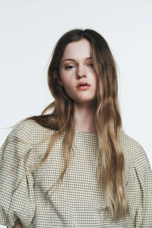 Топ в клетку с объемными рукавами