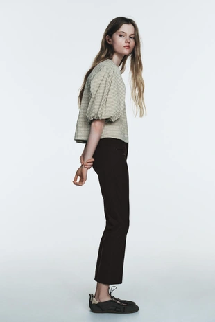 Топ в клетку с объемными рукавами