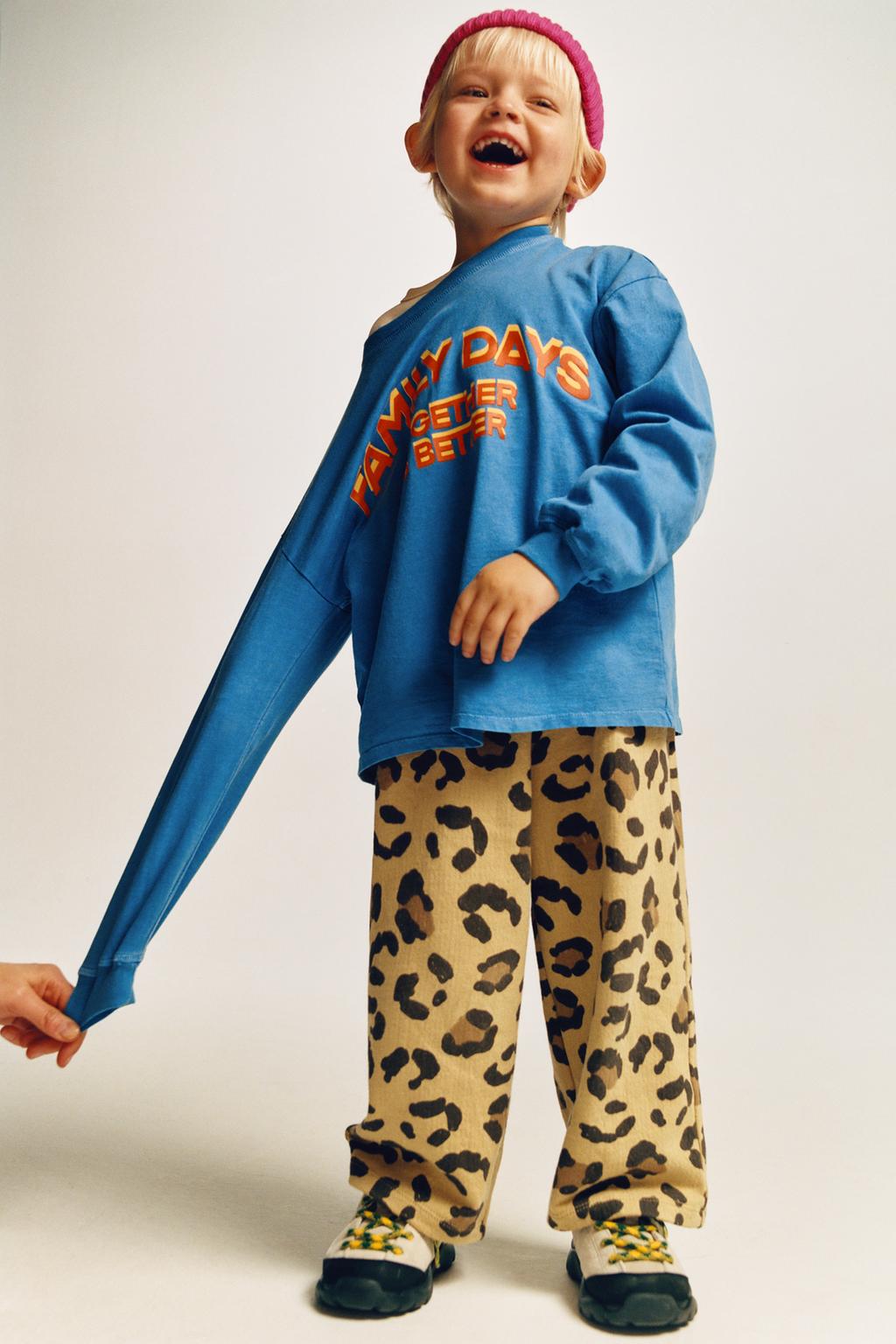 БРЮКИ STRAIGHT ИЗ МЯГКОЙ ТКАНИ С АНИМАЛИСТИЧЕСКИМ ПРИНТОМ