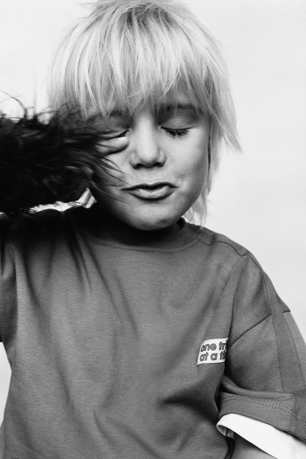 ФУТБОЛКА ИЗ ТКАНИ ИНТЕРЛОК С НАШИВКОЙ