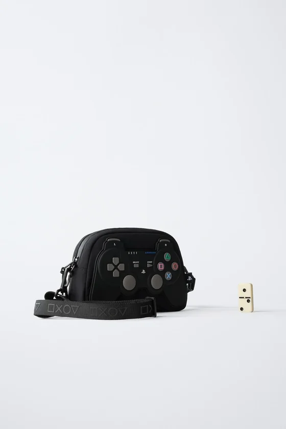 СУМКА С ПЛЕЧЕВЫМ РЕМНЕМ PLAYSTATION ™