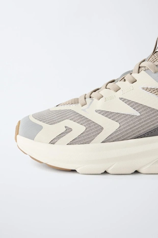 Кроссовки из разных материалов- Заказать в России