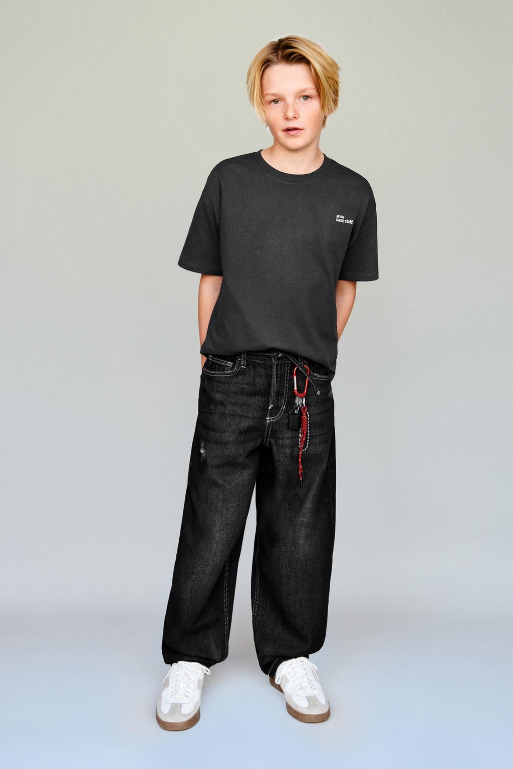 ФУТБОЛКА ИЗ ПЛОТНОЙ ТКАНИ С ВЫШИТОЙ НАДПИСЬЮ