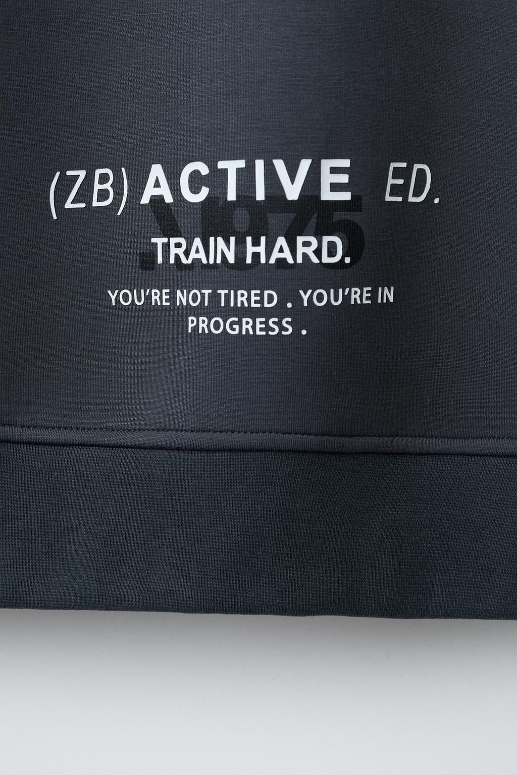 ХУДИ В СПОРТИВНОМ СТИЛЕ