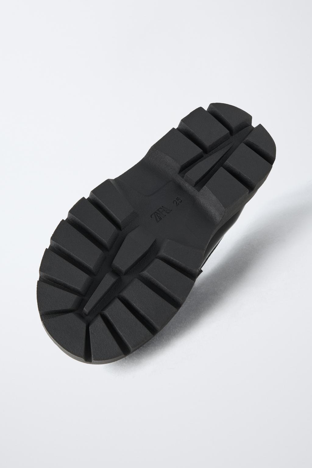 ЛАКИРОВАННЫЕ ЛОФЕРЫ СО ЗВЕЗДОЙ