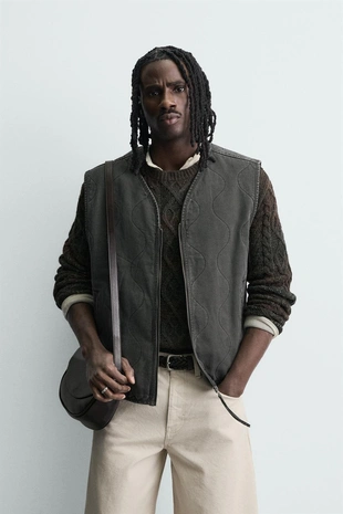 Жилет с эффектом потертости и отстрочкой- Заказать в России