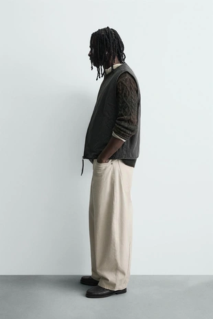 Жилет с эффектом потертости и отстрочкой- Заказать в России