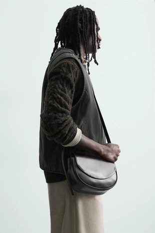 Жилет с эффектом потертости и отстрочкой- Заказать в России