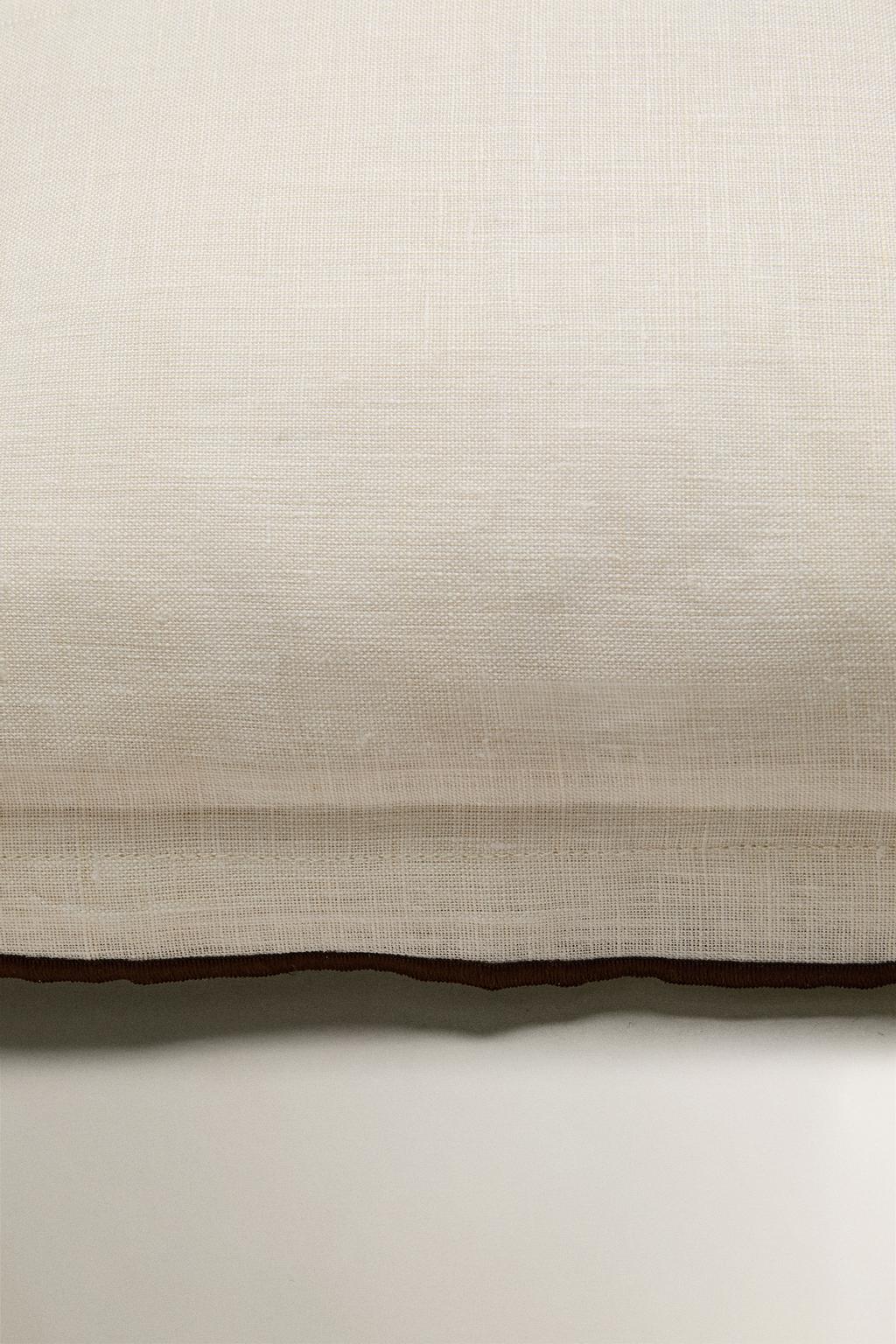 Чехол для подушки с контрастным оверлоком