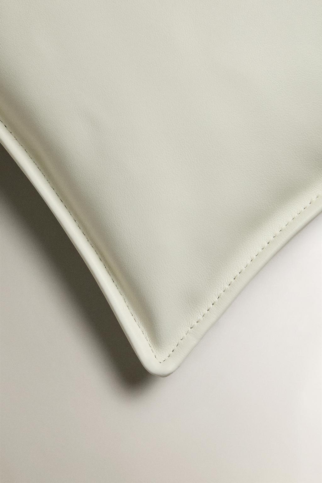 Накладка для подушки из стёганной кожи