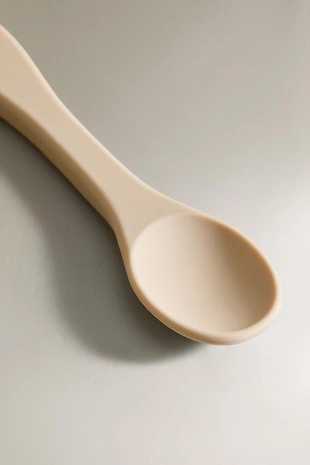 Детская силиконовая ложка с изображением кролика- Заказать в России